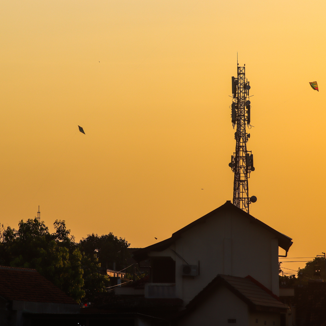 Aluguel de Torre de celular pode ser revisado? Entenda os fundamentos jurídicos e técnicos.